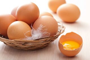 Penggunaan telur memungkinkan Anda mendapatkan efek tata rias dan estetika yang tinggi